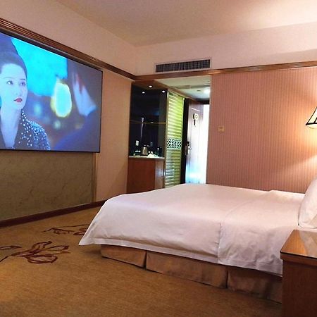 Vienna Hotel Zhanjiang Coast Avenue Esterno foto