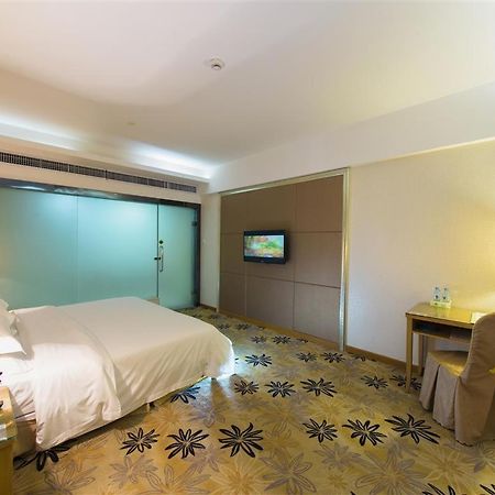Vienna Hotel Zhanjiang Coast Avenue Esterno foto