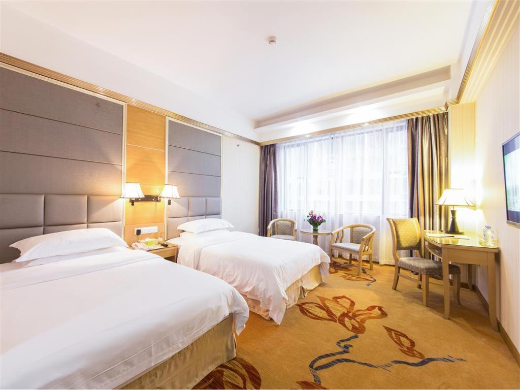 Vienna Hotel Zhanjiang Coast Avenue Esterno foto