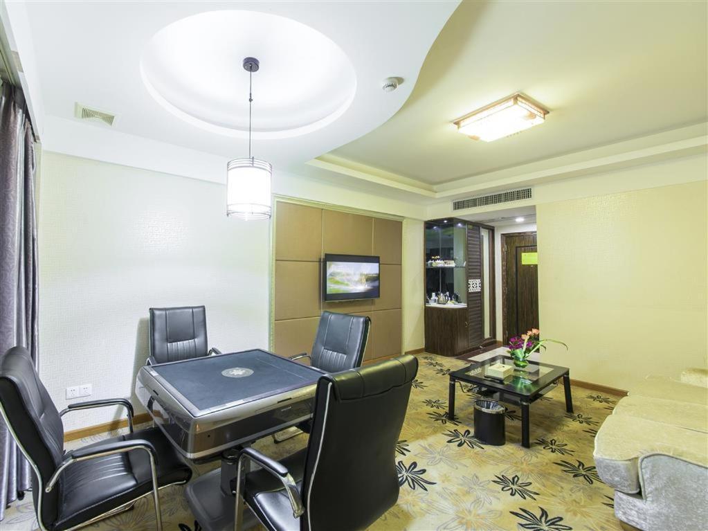 Vienna Hotel Zhanjiang Coast Avenue Esterno foto